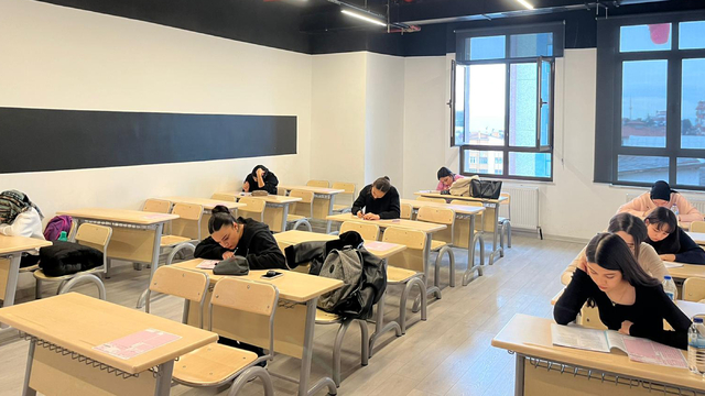 Beypazarı Aile Yaşam Merkezi'nde kadınlara etkinlik, öğrencilere deneme sınavı