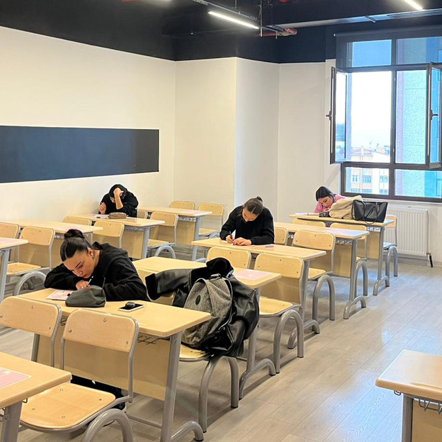 Beypazarı Aile Yaşam Merkezi'nde kadınlara etkinlik, öğrencilere deneme sın...