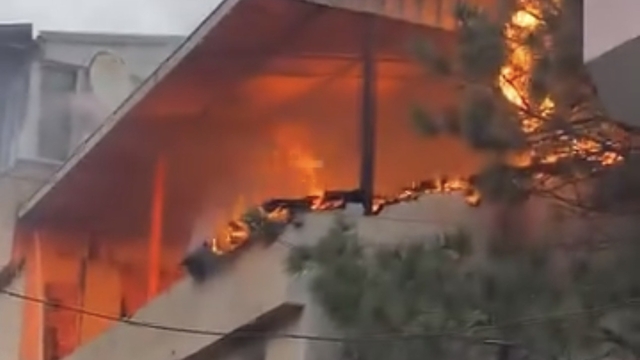 Bursa'da yangında daire alev topuna döndü