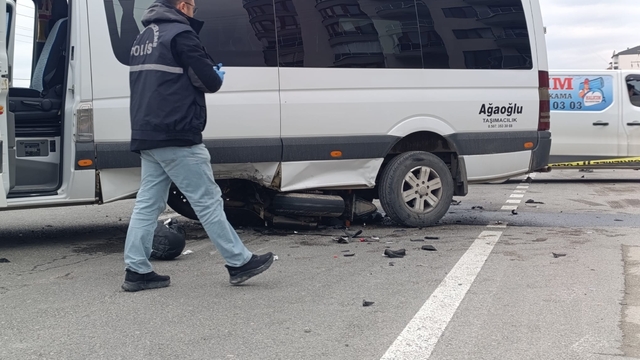 Afyonkarahisar'da minibüsün motosiklete çarpması sonucu bir kişi yaralandı