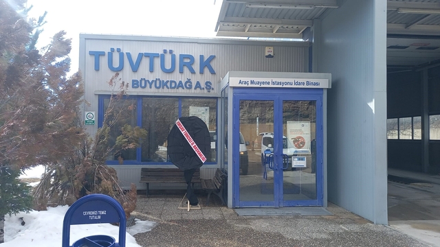 TÜVTÜRK'e siyah çelenk bırakıldı