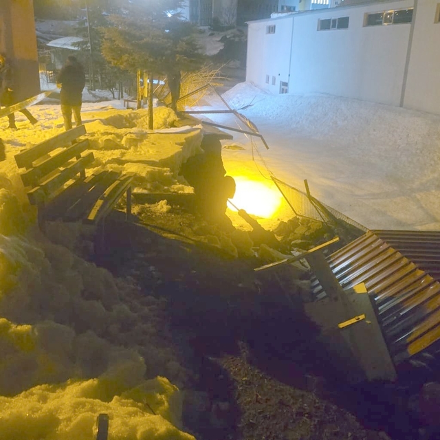 Hakkari'de istinat duvarı çöktü