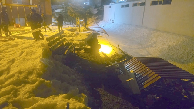 Hakkari'de istinat duvarı çöktü