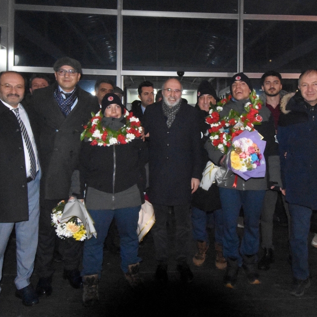 Otizmli İkiz Milli Kayakçılara Erzurum'da coşkulu karşılama
Tek Hedef, Fran...