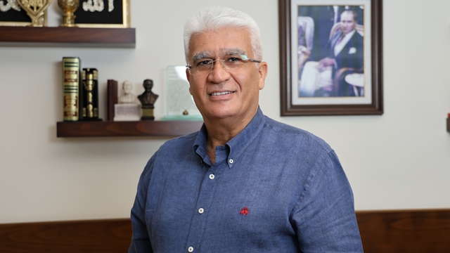 Kaliteli hayat için obeziteye dikkat
Prof. Dr. Orhan Şen:
"Ömür uzuyor ancak obeziteyle birlikte hareket kabiliyeti azalıyor, diz, kalça ve omurga problemleri başlıyor"
"Kaslar çalıştıkça damarlara pompa görevi yapar, bu sayede beyne giden kan miktarı artar ve unutkanlık azalır"