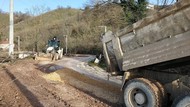 Çalışmalar yaz kış durmadı
Yeniyer köyünde yol bakım çalışmaları tamamlandı