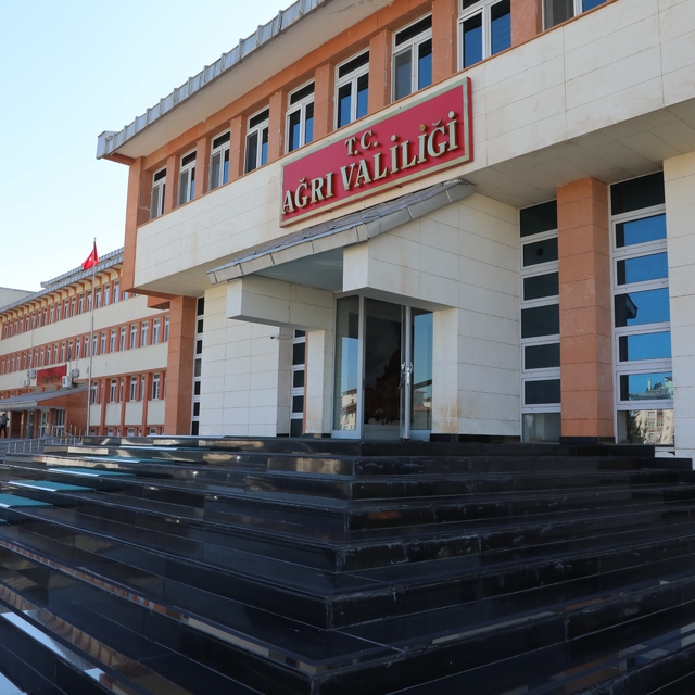 Ağrı'da köy okulları ve taşımalı eğitime kar nedeniyle 1 gün ara