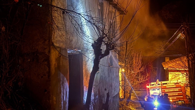Köy evinde çıkan yangın korkuttu