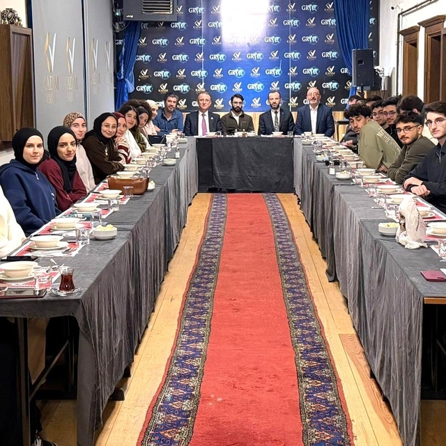 Farklı ilden gelen üniversiteli gençler sosyal sorumluluk için Kütahya'da a...