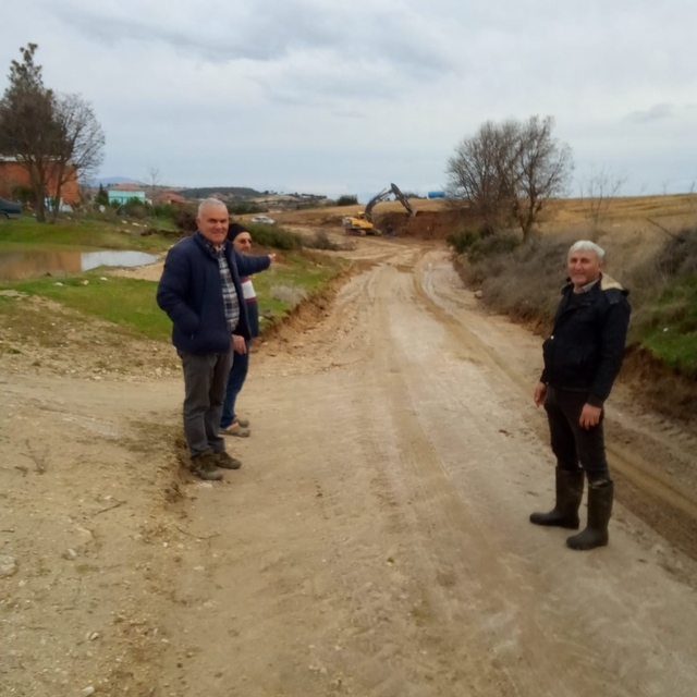 Türlübey'in yol sorununu büyükşehir çözdü
