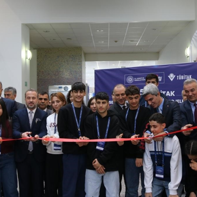 İnönü Üniversitesi kapılarını genç buluşçulara açtı