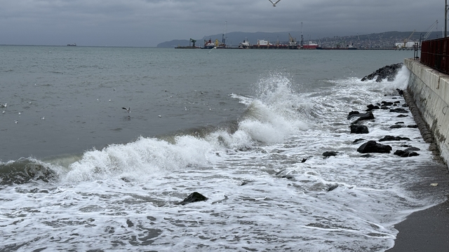 Tekirdağ'da poyraz deniz ulaşımını olumsuz etkiliyor