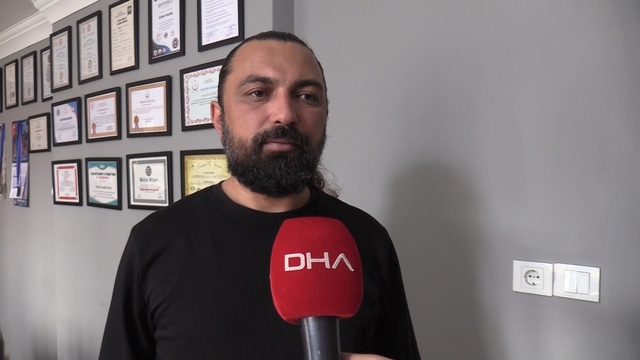 Sağlık çalışanı, kendi kendine yaptığı Heimlich manevrası ile hayata tutundu