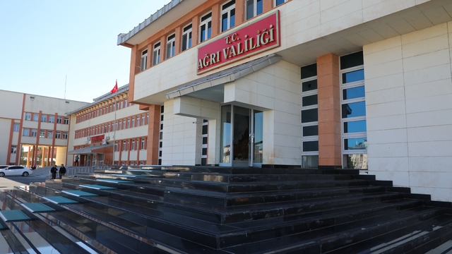 Ağrı'da köy okulları ve taşımalı eğitime kar nedeniyle 1 gün ara