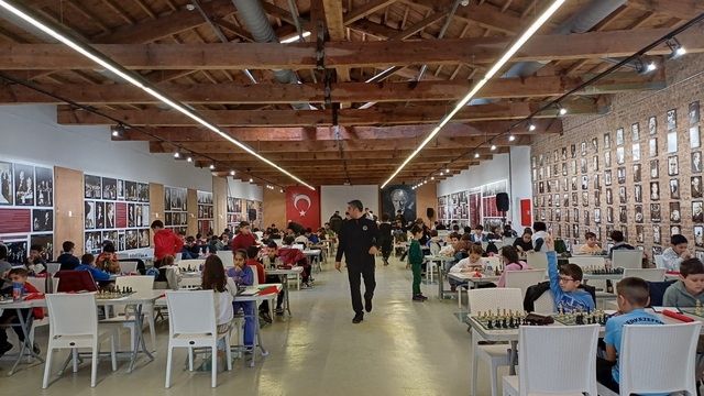 Denizli'de 4. Geleneksel Muharrem Çamlı Anı Satranç Turnuvası gerçekleştirildi