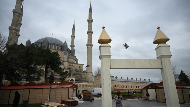 Selimiye Meydanı'nda Sultanahmet modeli ramazan programı