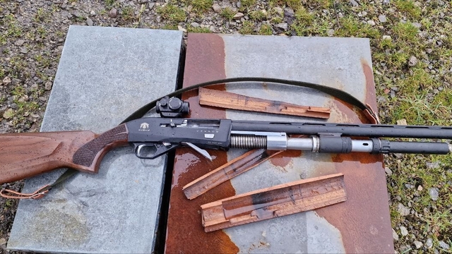 Ava giderken av oldu: Tetiğe bastı, tüfeği elinde parçalandı
Avcı Yaşar Çiğdem: "Verilmiş sadakam varmış, ufak bir yaralanmayla kurtuldum"