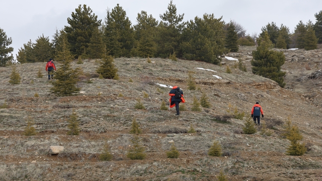 Elazığ'da kaybolan yaşlı adam, 3 gündür aranıyor
Kayıp yaşlı adam havadan, karadan ve sulak alanlarda aranıyor