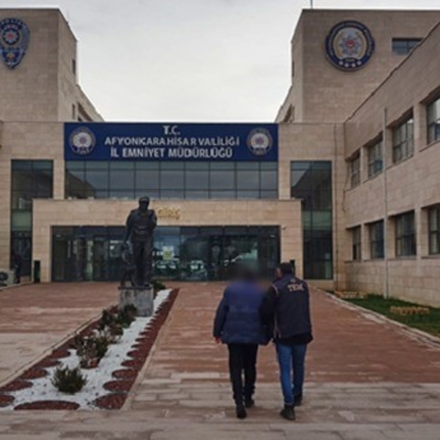 FETÖ'den aranan şahsı polis yakaladı