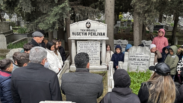 "Kaybeden gazoz içer" sözüyle hatırlanan Kırkpınar efsanesi Hüseyin pehlivan Tekirdağ'da  dualarla anıldı