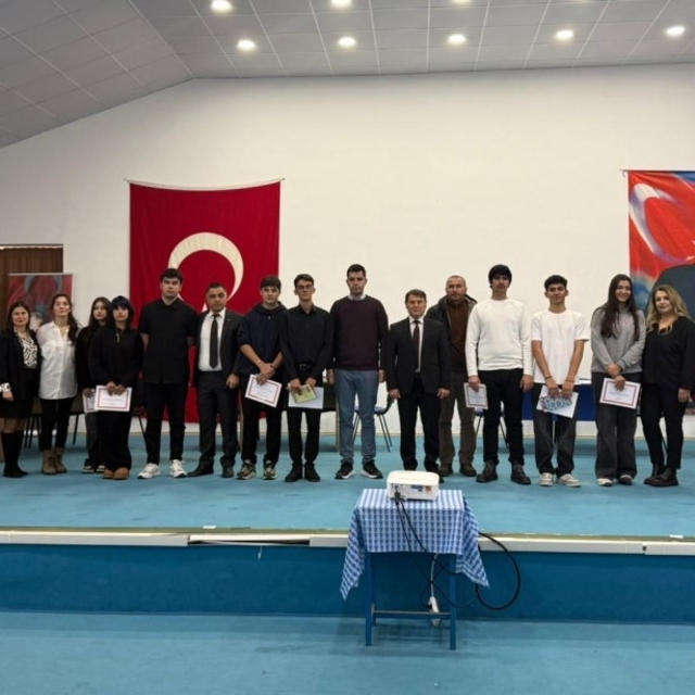 Burhaniye'de Korkma Gençliğin Ruhu Burada konulu bilgi yarışması yapıldı