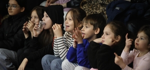 Kahkaha dolu oyun Erenler'de sahnelendi, vatandaşlardan tam not aldı