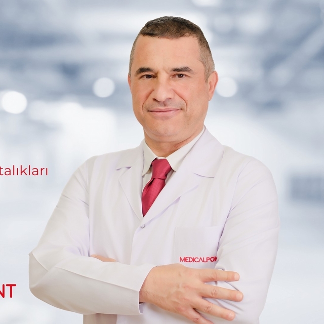 Dr. Sayar, "Karanlıkta kullanılan telefon ışığı göz sağlığını olumsuz etkil...