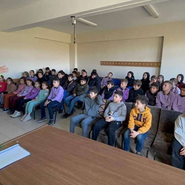 Jandarmadan öğrenci ve vatandaşlara trafik eğitimi