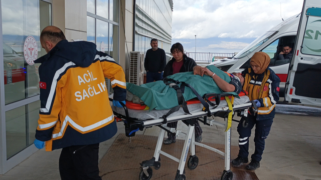 Kesimi yapılan mermer blok düştü, 5 işçi yaralandı