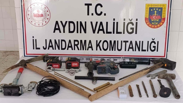 Aydın'da kaçak tarihi eser kazısı yapan 3 şüpheliye suçüstü