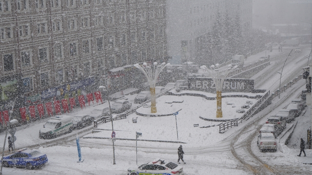 Erzurum'da kar sebebiyle 312 köyün yolu kapalı