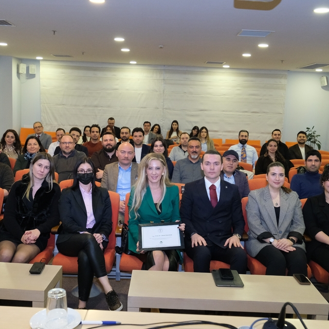 EGİAD, iş dünyasına stratejik pusula sundu
Küresel dönüşüm EGİAD'da masaya...