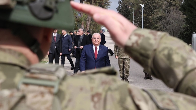 Milli Savunma Bakanı Güler, 11'inci Hudut Tugay Komutanlığı'nda denetlemelerde bulundu