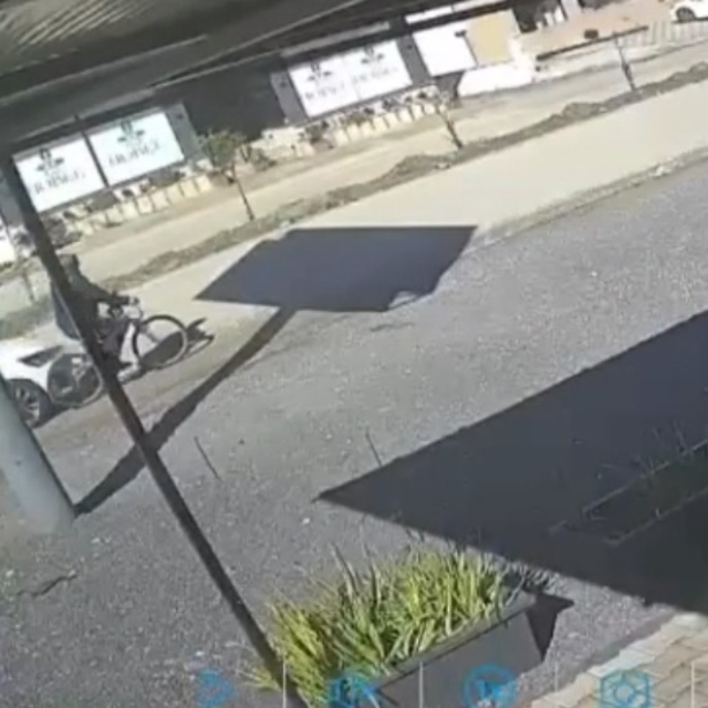 Otomobilin çarptığı bisikletlinin öldüğü kaza kamerada