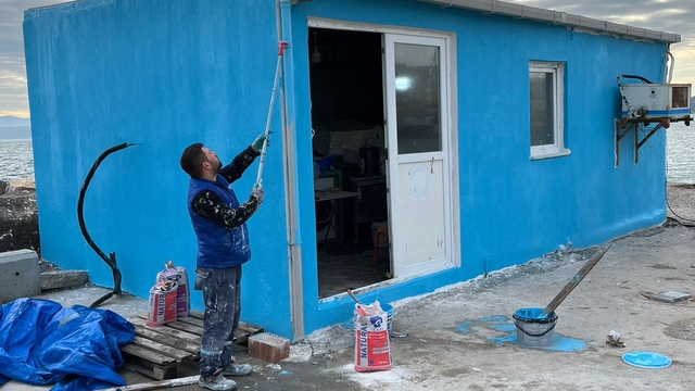 Eceabat Su Ürünleri Kooperatifi'nden ortaklara tekne bakım malzemesi desteği