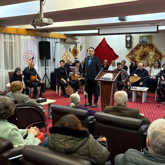 Mübadillerin yüreğine dokunan konser: Huzurevinde göçün hatırası türkülerle...