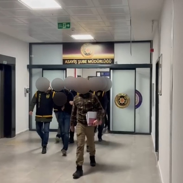 Kuyumcu dükkanından 1,5 kilo altın çalan 6 şüpheliden 4'ü tutuklandı