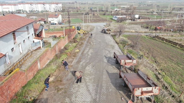 İnönü'de yol tamiri ve temizlik çalışmaları sokak sokak devam ediyor