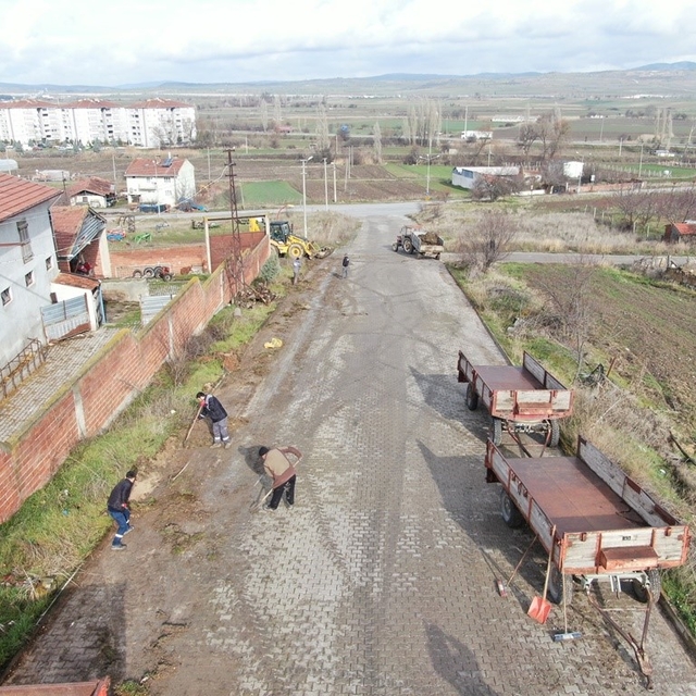 İnönü'de yol tamiri ve temizlik çalışmaları sokak sokak devam ediyor