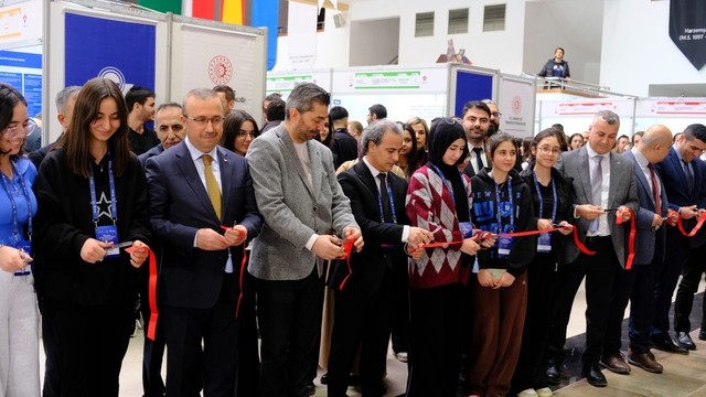 Lise öğrencilerinin projeleri Anadolu Üniversitesi ev sahipliğinde sergileniyor