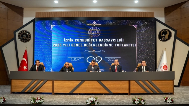 İzmir Cumhuriyet Başsavcılığı 2025 yılı çalışmalarını değerlendirdi
Başsavcı Yeldan'dan uyuşturucu ve şiddet suçlarıyla mücadele vurgusu