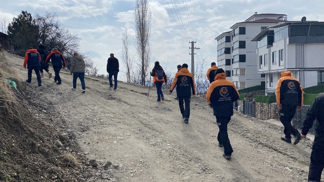 Elazığ'da 4 gündür kayıp; 103 kişiden oluşan ekip her yeri arıyor