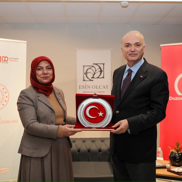 Düzce Belediyesi'nden gençlere müjde
Ders tekrarları bir tık uzağınızda