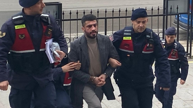 Tartıştığı arkadaşını 7 bıçak darbesiyle öldüren şüpheli tutuklandı