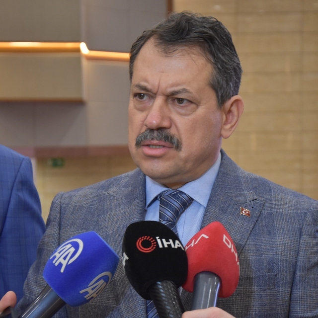 İzmir'de dijital dolandırıcılığa karşı 'IBAN' farkındalığı
İzmir Adliyesi'n...