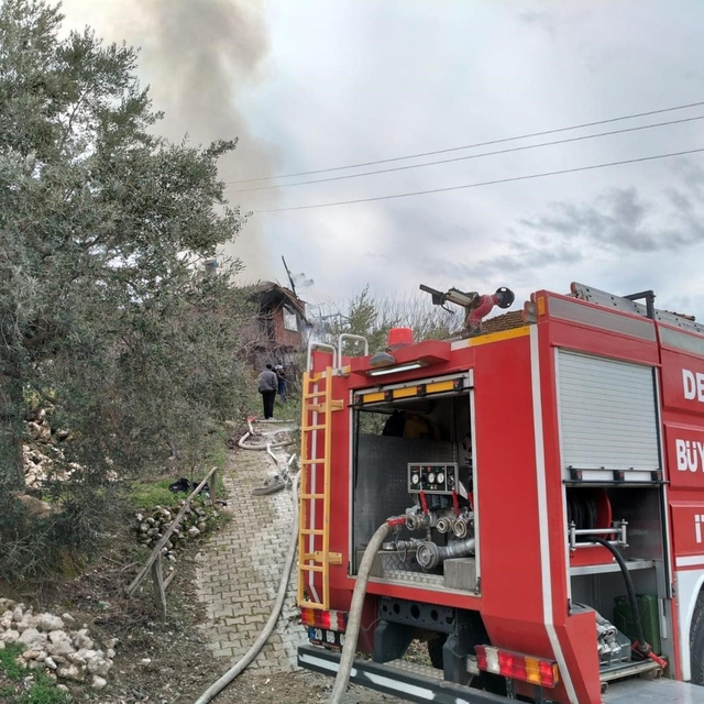 Kale'de alevlere teslim olan ev kullanılamaz hale geldi