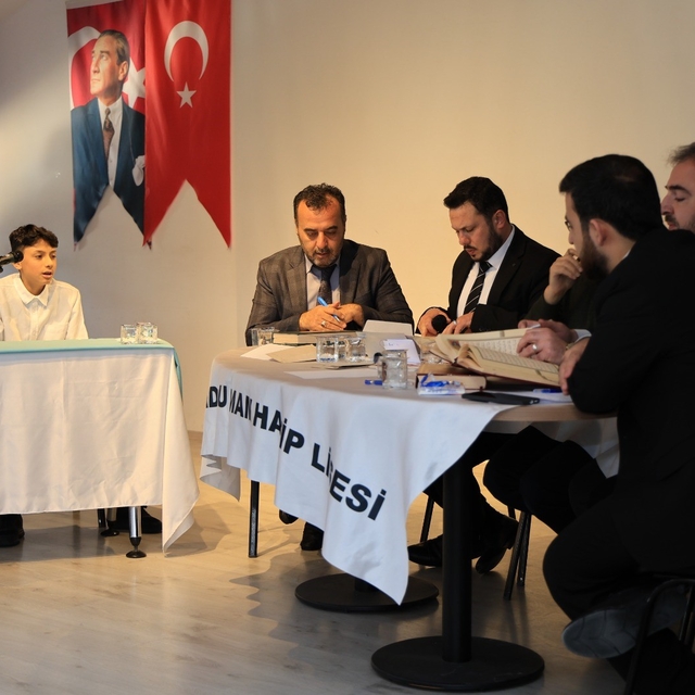 Çameli Kur'an bülbüllerinenev sahipliği yaptı
Genç Sada Kur'an-ı Kerim'i Gü...