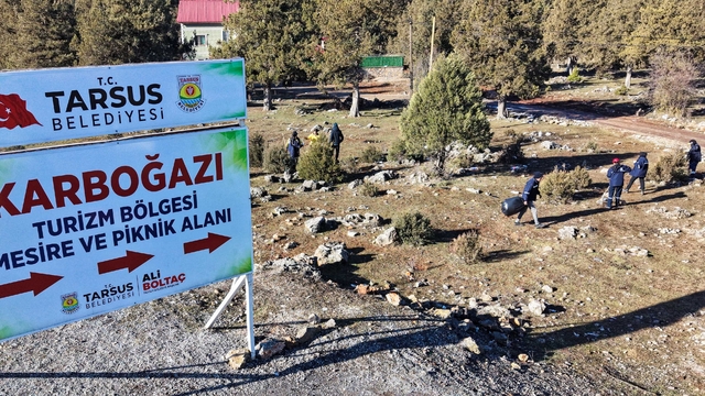 Tarsus'ta piknik sonrası doğa temizliği