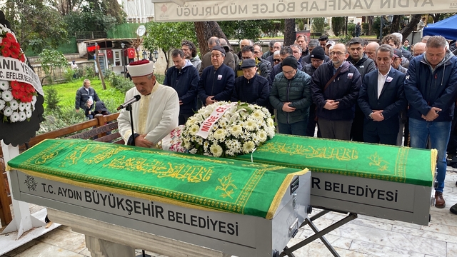 Bıçaklanarak öldürülen yaşlı çift son yolculuklarına uğurlandı
Çakaloğlu çiftinin oğulları: "Hunharca işlenmiş bir cinayet"