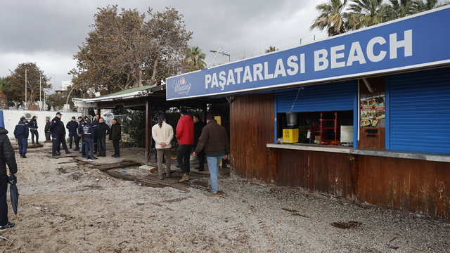 Bodrum'da kıyıdaki kaçak yapılar yıkıldı